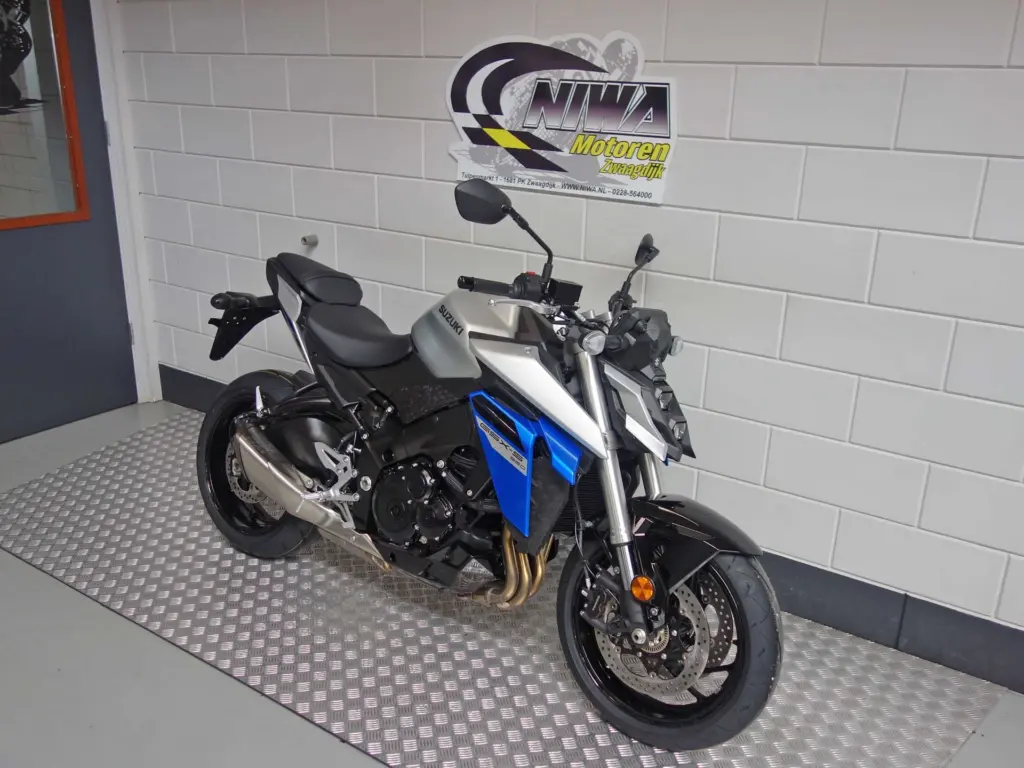Gebruikte Suzuki GSX naked bike met cc motor uit 2025 bij NIWA Motoren