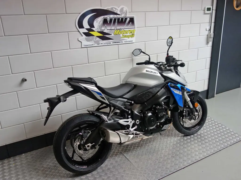 Gebruikte Suzuki GSX naked bike met cc motor uit 2025 bij NIWA Motoren