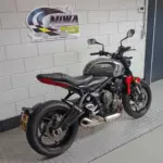 Gebruikte Triumph Trident 660 naked bike met 660cc motor uit 2023 bij NIWA Motoren