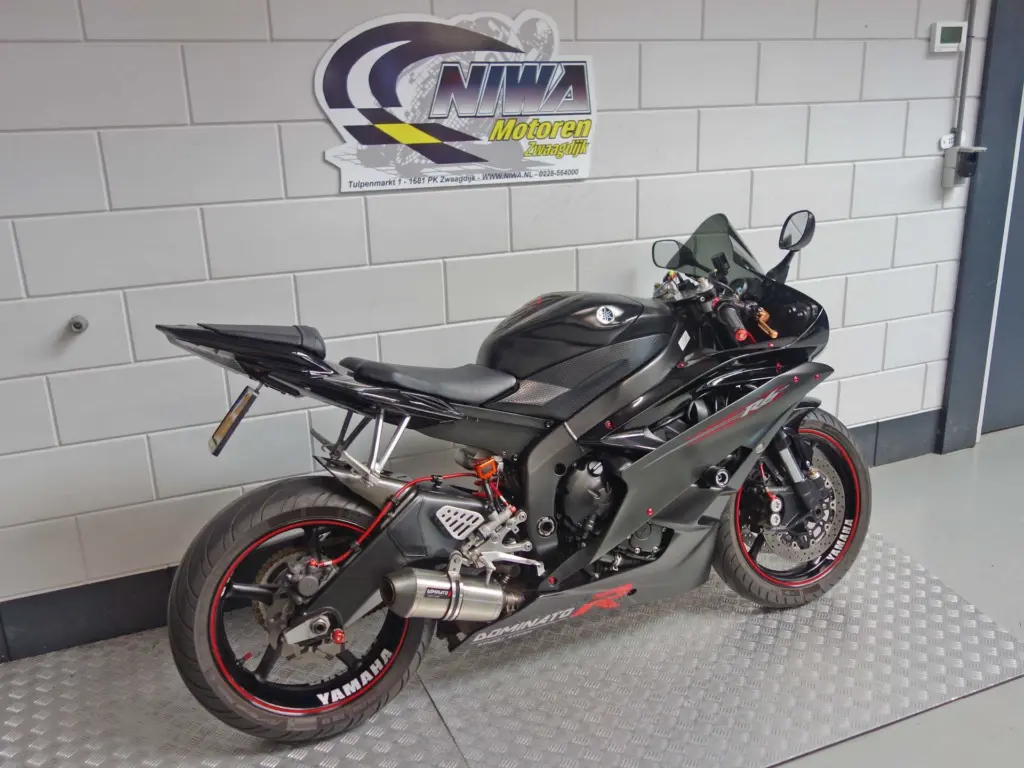 Gebruikte Yamaha YZF supersport met 599cc motor uit 2006 bij NIWA Motoren