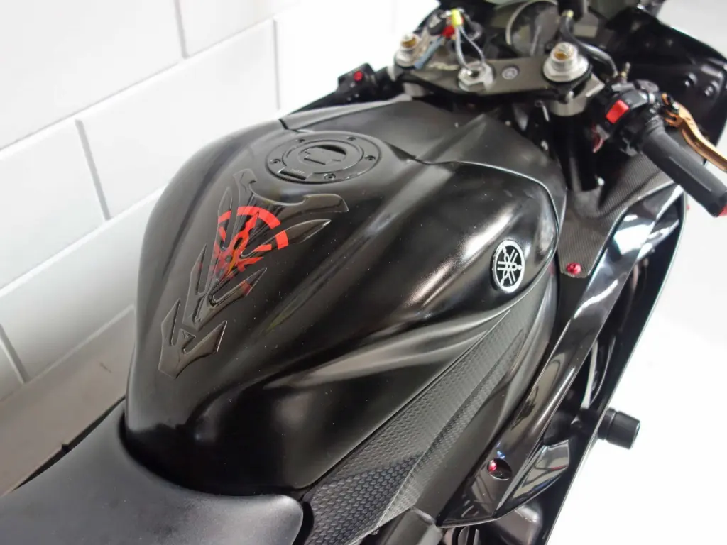 Gebruikte Yamaha YZF supersport met 599cc motor uit 2006 bij NIWA Motoren