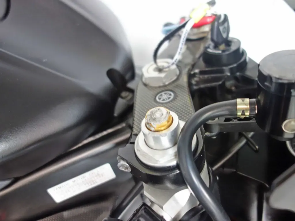 Gebruikte Yamaha YZF supersport met 599cc motor uit 2006 bij NIWA Motoren