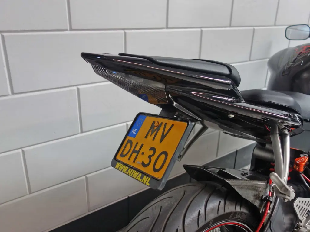 Gebruikte Yamaha YZF supersport met 599cc motor uit 2006 bij NIWA Motoren