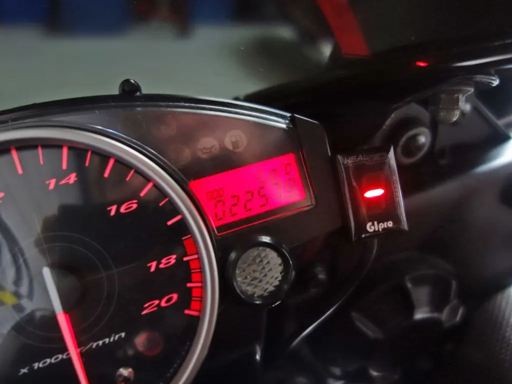 Gebruikte Yamaha YZF supersport met 599cc motor uit 2006 bij NIWA Motoren