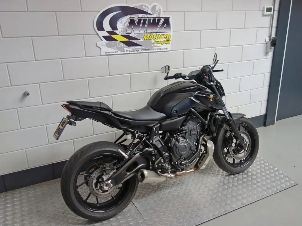 Gebruikte Yamaha MT 07 naked bike met 689cc motor uit 2021 bij NIWA Motoren
