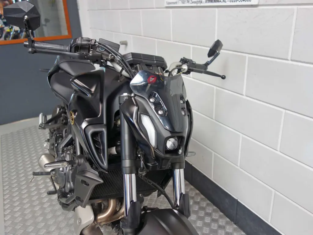Gebruikte Yamaha MT 07 naked bike met 689cc motor uit 2021 bij NIWA Motoren
