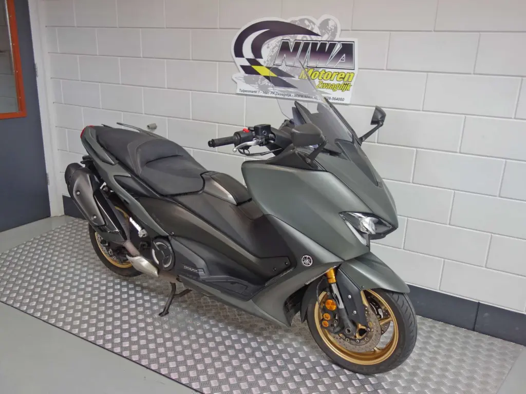 Gebruikte Yamaha T-MAX motorscooter met 562cc motor uit 2020 bij NIWA Motoren