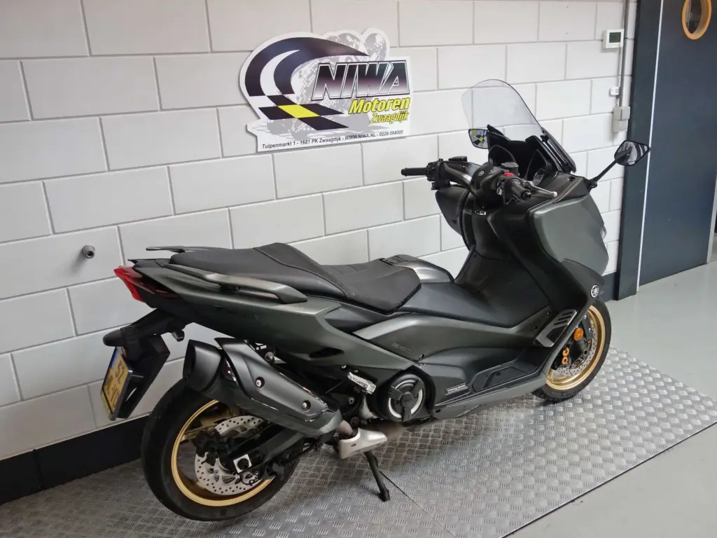 Gebruikte Yamaha T-MAX motorscooter met 562cc motor uit 2020 bij NIWA Motoren