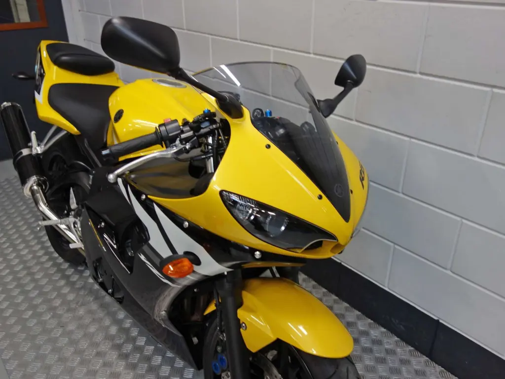 Gebruikte Yamaha YZF supersport met 600cc motor uit 2004 bij NIWA Motoren
