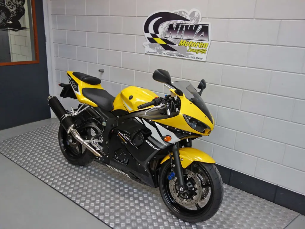 Gebruikte Yamaha YZF supersport met 600cc motor uit 2004 bij NIWA Motoren