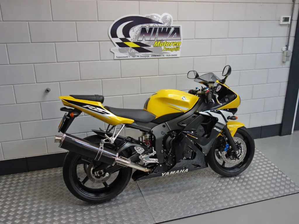 Gebruikte Yamaha YZF supersport met 600cc motor uit 2004 bij NIWA Motoren