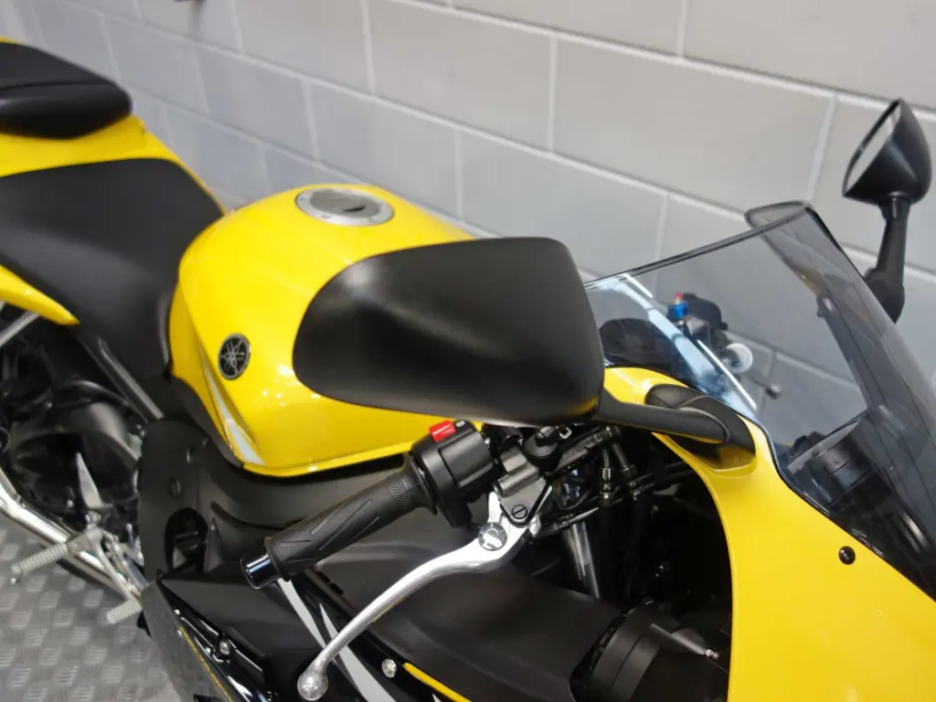 Gebruikte Yamaha YZF supersport met 600cc motor uit 2004 bij NIWA Motoren